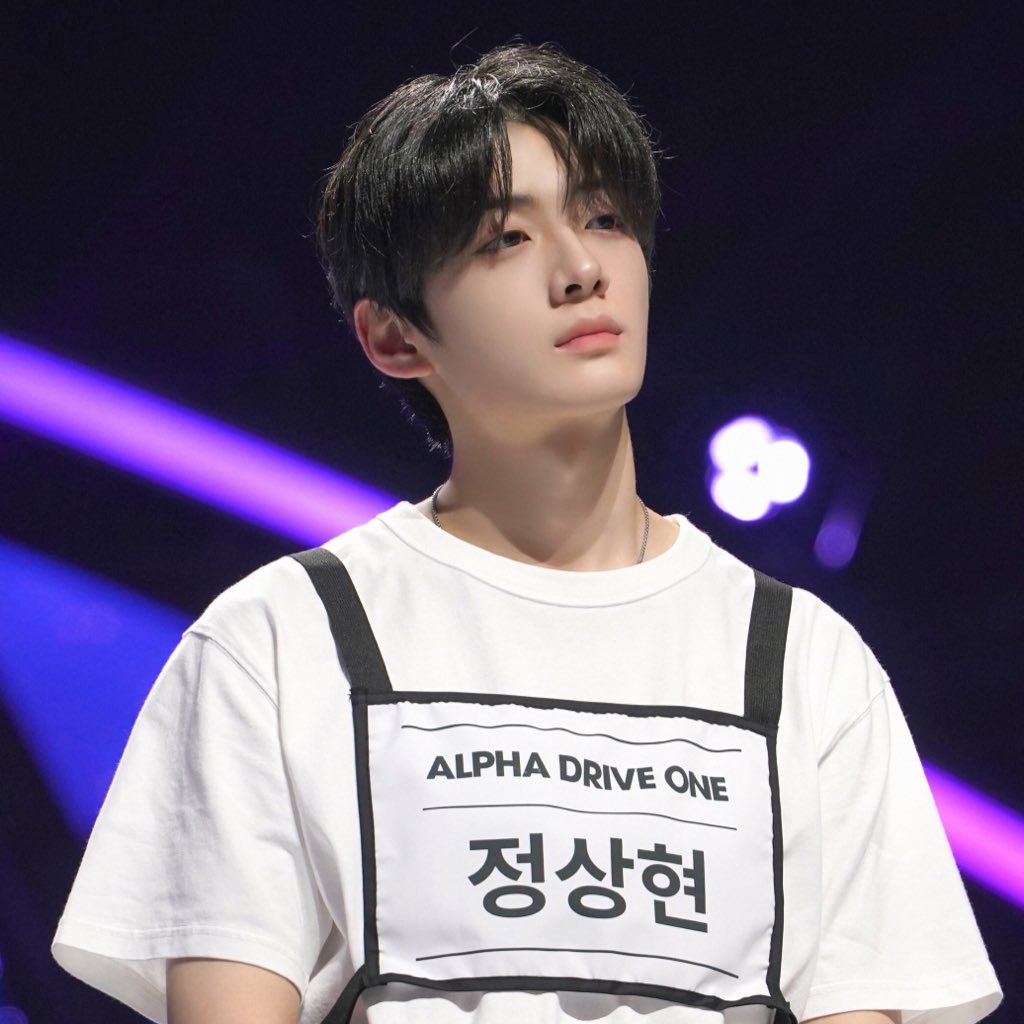 _swhyn58's tweet image. 이 사진 상현이 이목구비가 너무잘보여 ㅜㅜ