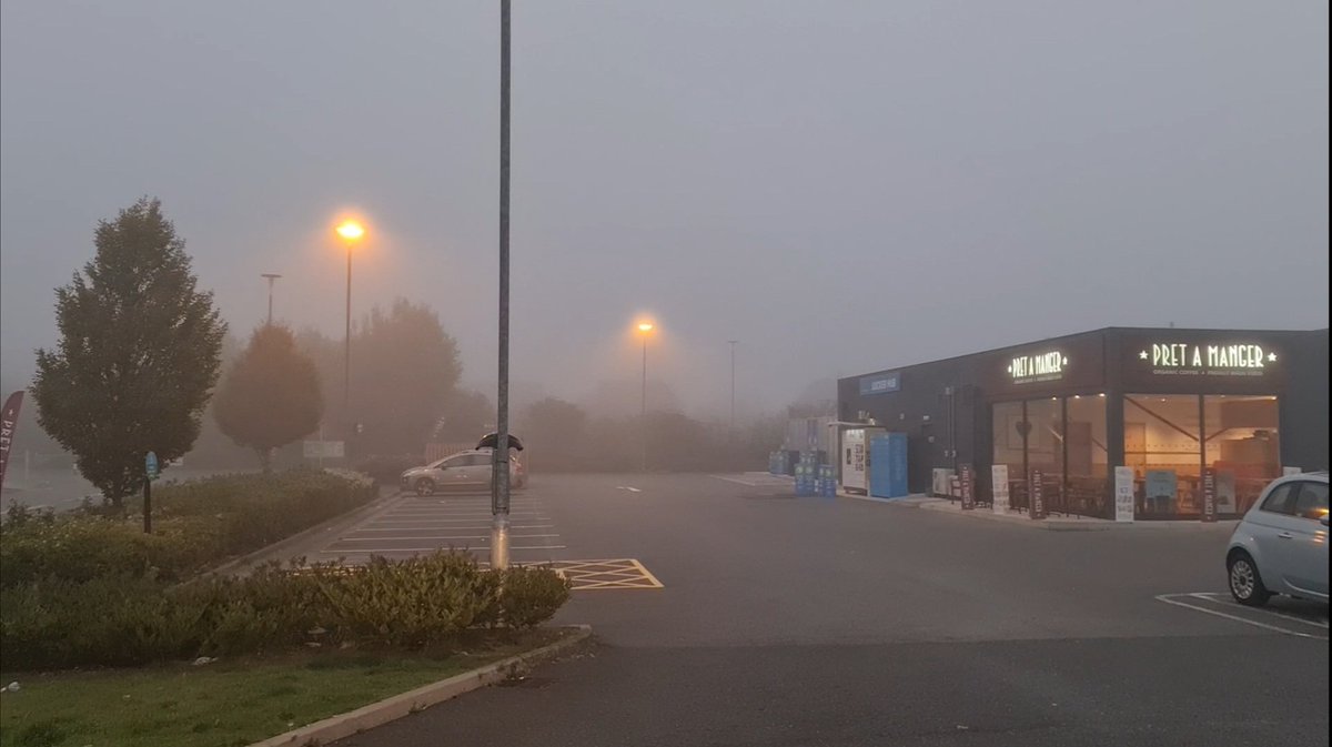 IHunt74's tweet image. Dense Fog....

....in places here early morning, but forecast to clear leaving a day of sunshine, a light wind, around 17 degrees celcius.

#sky #fog #streetlights #nature #weather #sundayvibes #light