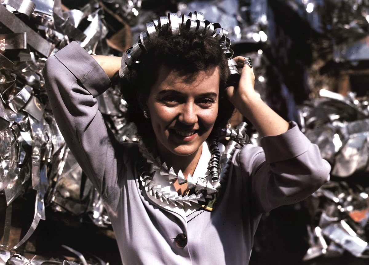 LRonLacy's tweet image. In #OCTOBER 1942
‘Annette del Sur publicizes a salvage campaign in yard of #DouglasAircraftCompany, in Long Beach, California, in October of 1942.’
Photograph by #AlfredPalmer (1906-1993)
👉ALT
#WW2 #OWI #defenseindustry #AnnettedelSur