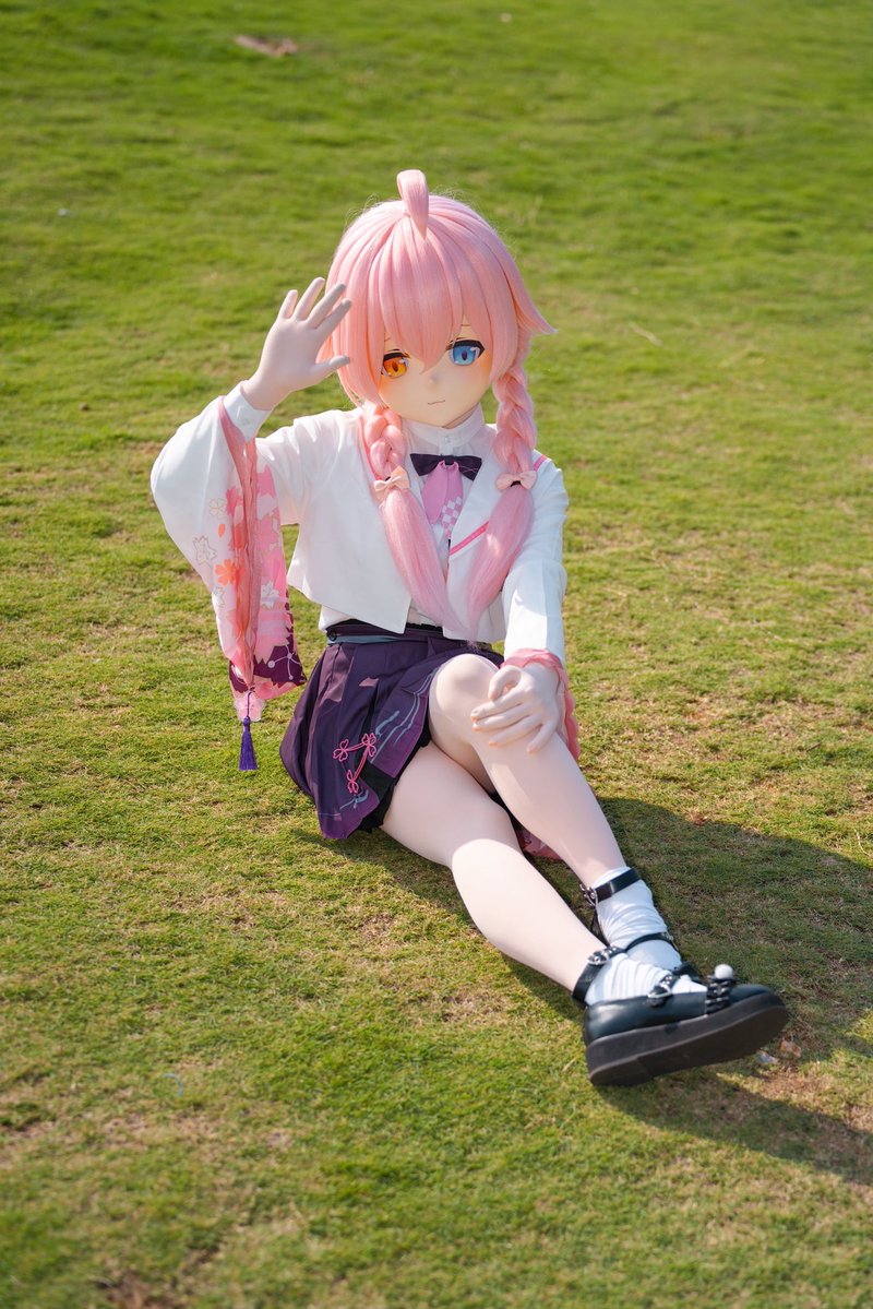 老师！今天好适合睡觉啊💤
📷：<a href="/xyik11/">子月</a> 
#kigurumi #BlueArchive #小鸟游星野