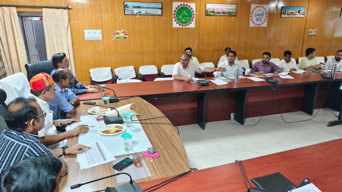DmRajsamand's tweet image. राजसमंद जिले में 81,696 अपात्र व्यक्तियों ने स्वेच्छा से छोड़ी खाद्य सुरक्षा, 94,428 नवीन पात्र व्यक्ति हुए पंजीकृत : श्री गोदारा

खाद्य एवं नागरिक आपूर्ति मंत्री श्री सुमित गोदारा ने राजसमंद कलेक्ट्रेट में ली समीक्षा बैठक
@arun_hasija 
#Rajsamand