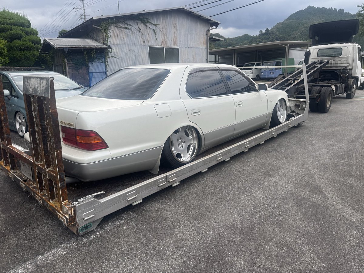 SP_GARAGE_1's tweet photo. 買取で引取り！

修理や整備して売りに出しますよー！
ベージュ革にサンルーフ付きのマルチレス！

やっぱり20後期はかっこいい✨ https://t.co/Ti51JdT0Tk