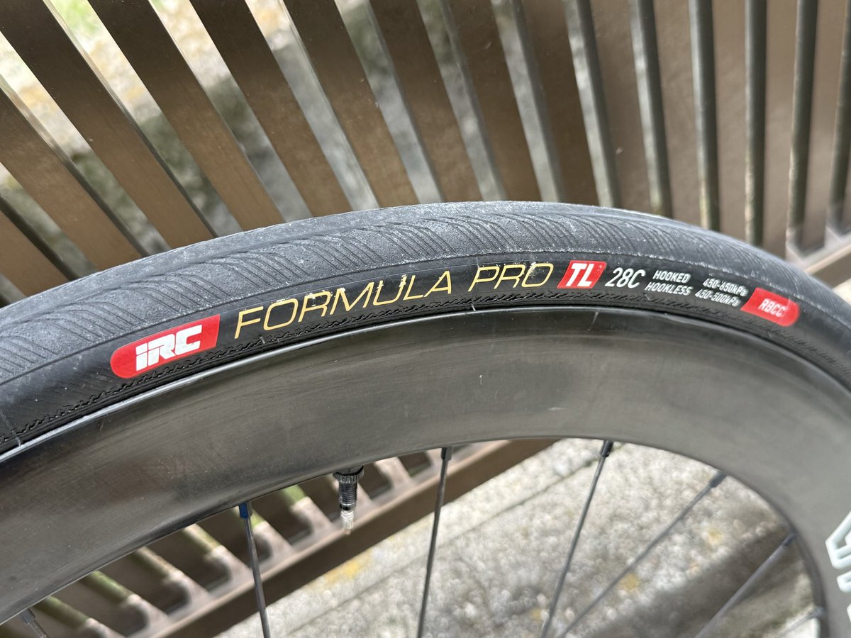 IRC Formula Pro RBCC TL 28c バルブ 60mm 未走行 IRC ( アイアールシー ) チューブレスタイヤ FORMULA PRO TL RBCC