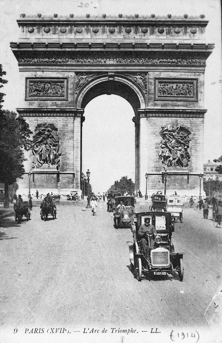 Champs-Elysées et arc de triomphe... mais vers 1905...
#Paris avant...
paris-visites-guidees.com