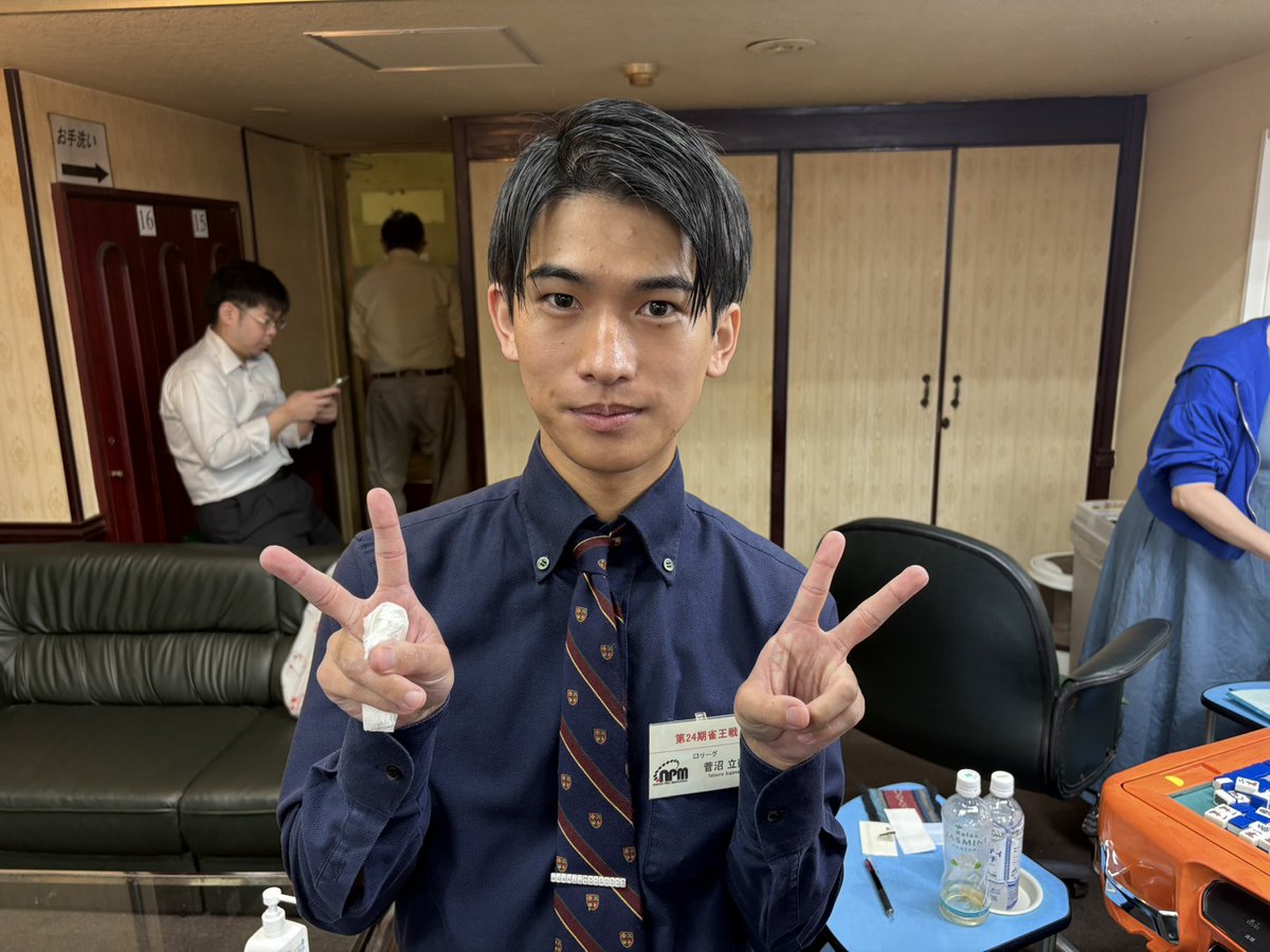 ClubNPM's tweet image. 【第24期 #雀王戦C3リーグ 】🎆後期第3節

三回戦が終了しました。

トップ者は以下のとおりです。
＝＝＝＝＝＝＝
#天津みろう（2勝目）
#須藤健太
#當眞脩平（2勝目）
#望月夏
#菅沼立鶴
＝＝＝＝＝＝＝

【昇降級人数】

C2へ昇級→1位～4位

D1へ降級→13位以下

▼確認はコチラ▼
C3リーグ…