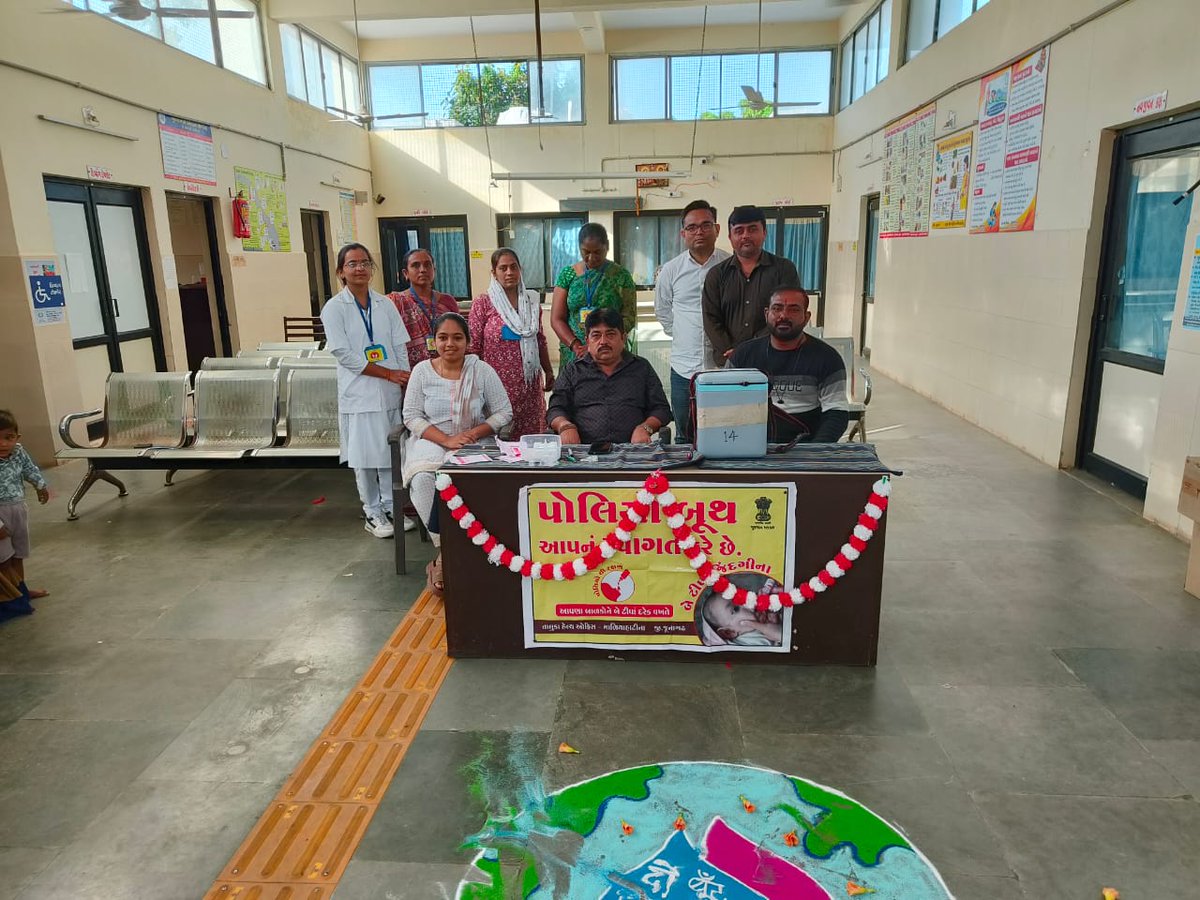 TeamHealthMalia's tweet photo. આજરોજ સઘન પલ્સ પોલિયો રાઉન્ડ અંતર્ગત માળિયા તાલુકાના તમામ ગામોમાં પોલિયો બુથ પર 0 થી 5 વર્ષના બાળકોને પોલિયોના ટીપા પીવડાવવાની કામગીરી કરવામાં આવી જેમાં સામાજિક ,રાજકીય આગેવાનો, પદાધિકારીઓ દ્વારા બુથ ઉદ્ઘાટન કરી કાર્યક્રમની શરૂવાત કરાવેલ હતી. https://t.co/lEExS0QyY3