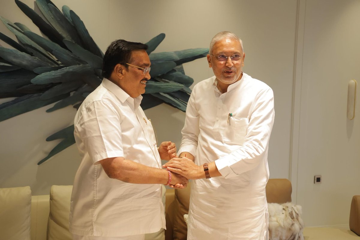 iKeshubhaiPatel's tweet image. સુરત મહાનગર ખાતે પધારેલા ભારતીય જનતા પાર્ટી, ગુજરાતના નવનિયુક્ત પ્રદેશ અધ્યક્ષ શ્રી @MLAJagdish જીએ માનનીય કેન્દ્રીય જળશક્તિ મંત્રી અને પૂર્વ પ્રદેશ અધ્યક્ષ શ્રી @CRPaatil જી સાથે તેમના નિવાસસ્થાને શુભેચ્છા મુલાકાત કરી.