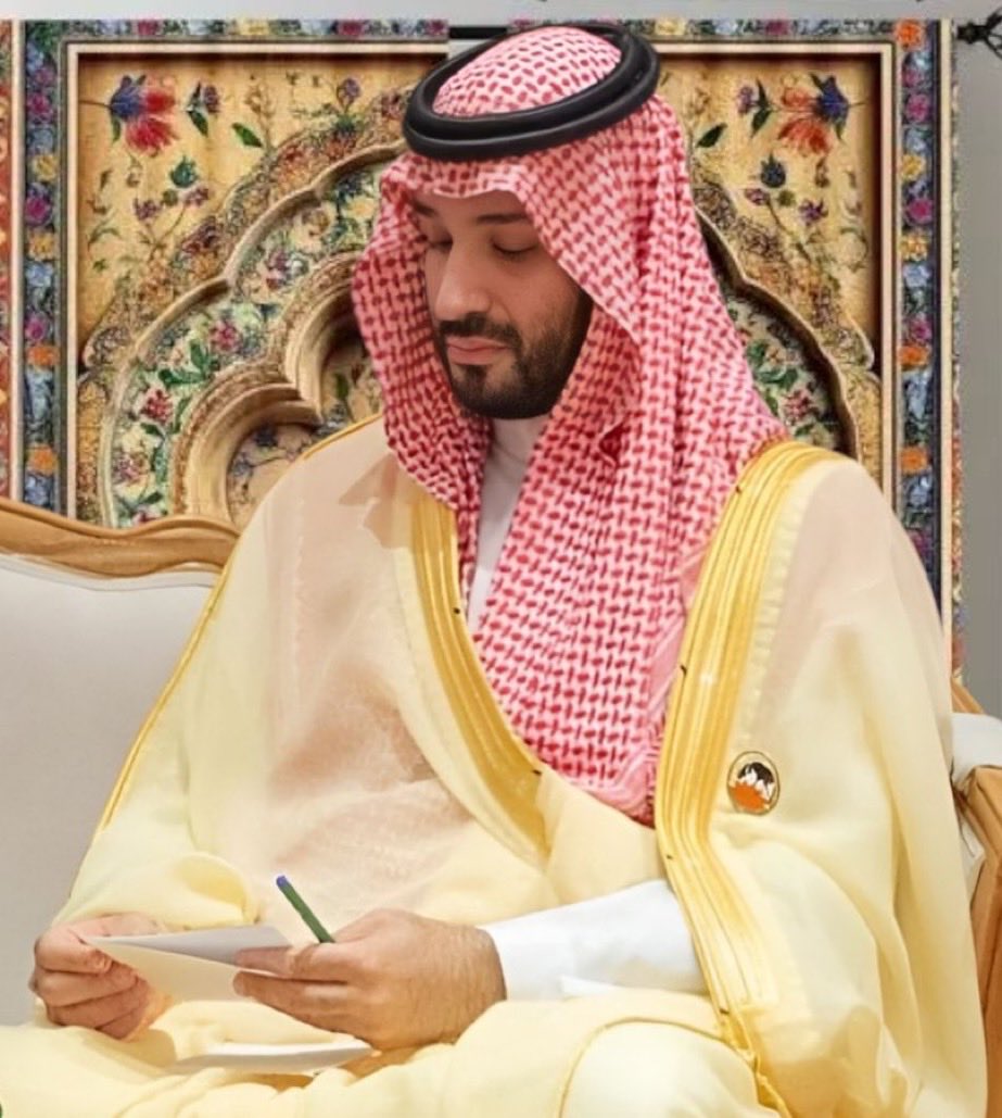 HRHMBNSALMAAN's tweet image. لو كان سمو  #ولي_العهد الامير #محمد_بن_سلمان يقرأ الآن ماذا ستكتب له ؟