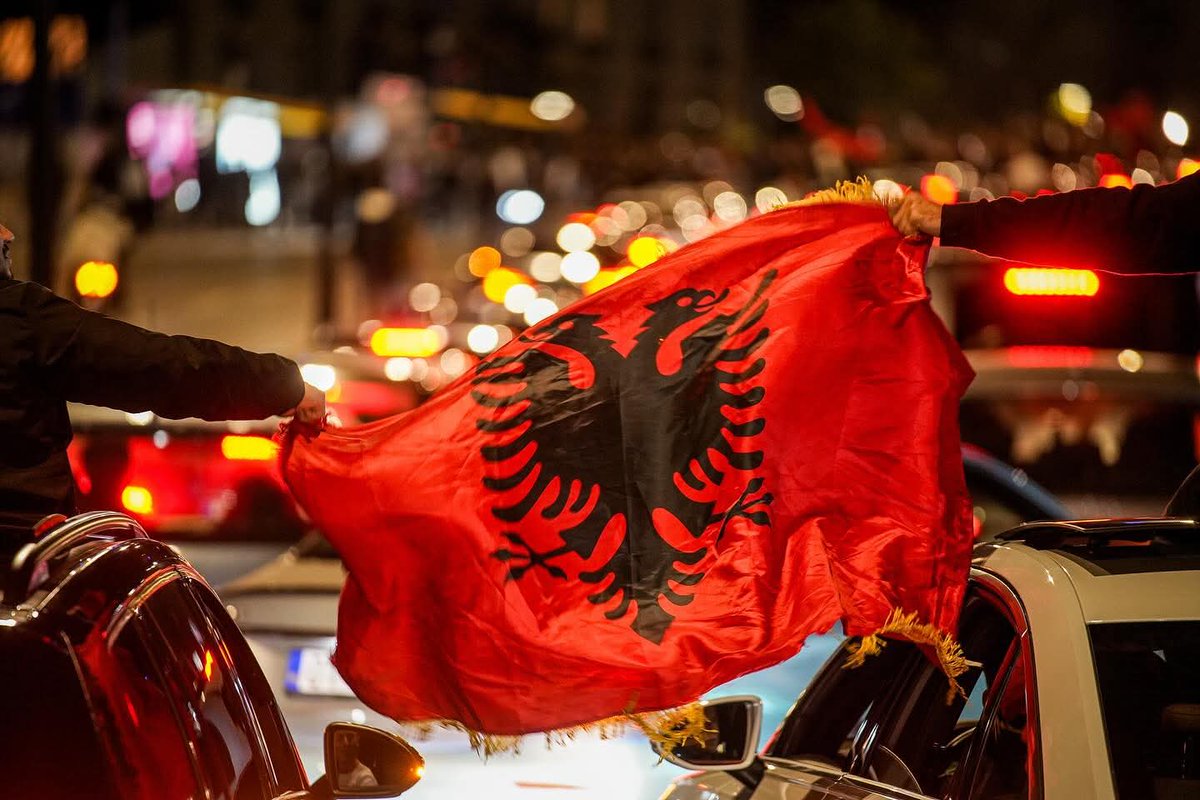 Shpend_Lila's tweet photo. Prishtina last night 🇦🇱🔥

📸 Andi Qarri https://t.co/qV32vjcg1b