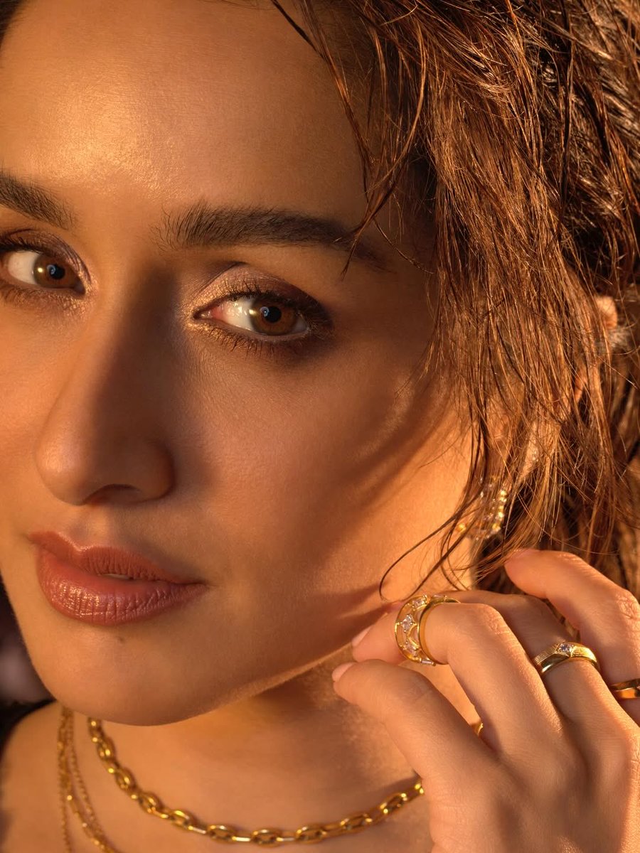 radiocityindia's tweet image. Sunday’s made for soft glam and a little sparkle✨ 
@ShraddhaKapoor 
.
.
.
#SundayMood #ShraddhaKapoor #Bollywood #Entertainment #RadioCity