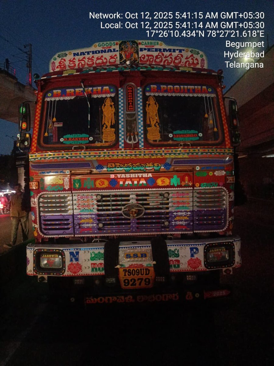 TeluguScribe's tweet image. ర్యాపిడో బైక్‌పై వెళ్తున్న ఇద్దరిని ఢీకొట్టిన లారీ.. ఇద్దరు మృతి

రైడర్‌తో పాటు ర్యాపిడో ఎక్కిన యువ డాక్టర్ మృతి

హైదరాబాద్ పంజాగుట్టలో ఘటన