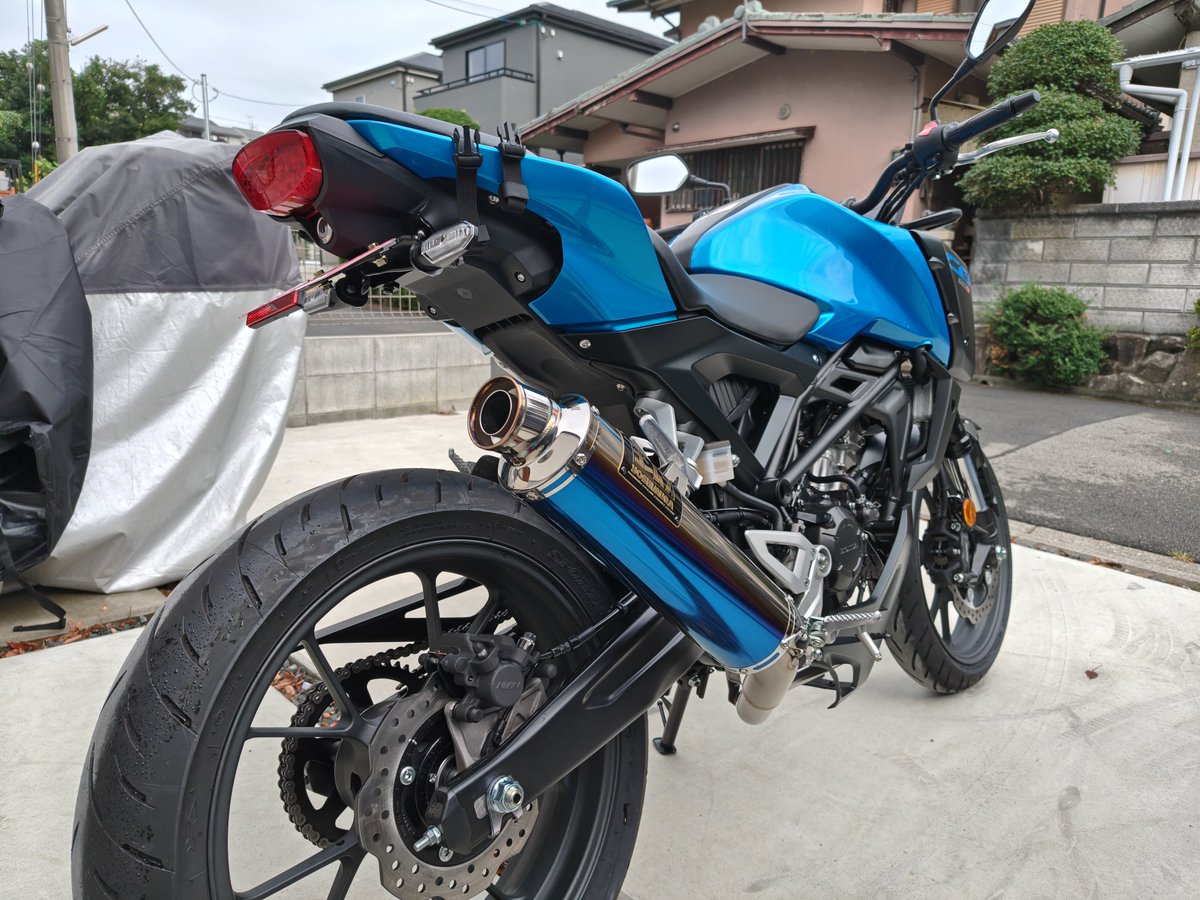 gaiZXR's tweet photo. ひとまず、こんな感じのスタイルになりました。
雨微妙やし、試運転悩むな。。
フェンダーレス：ADIO
マフラー：ヨシムラ
#CB125R #JC91 https://t.co/ZgOYw9q68C