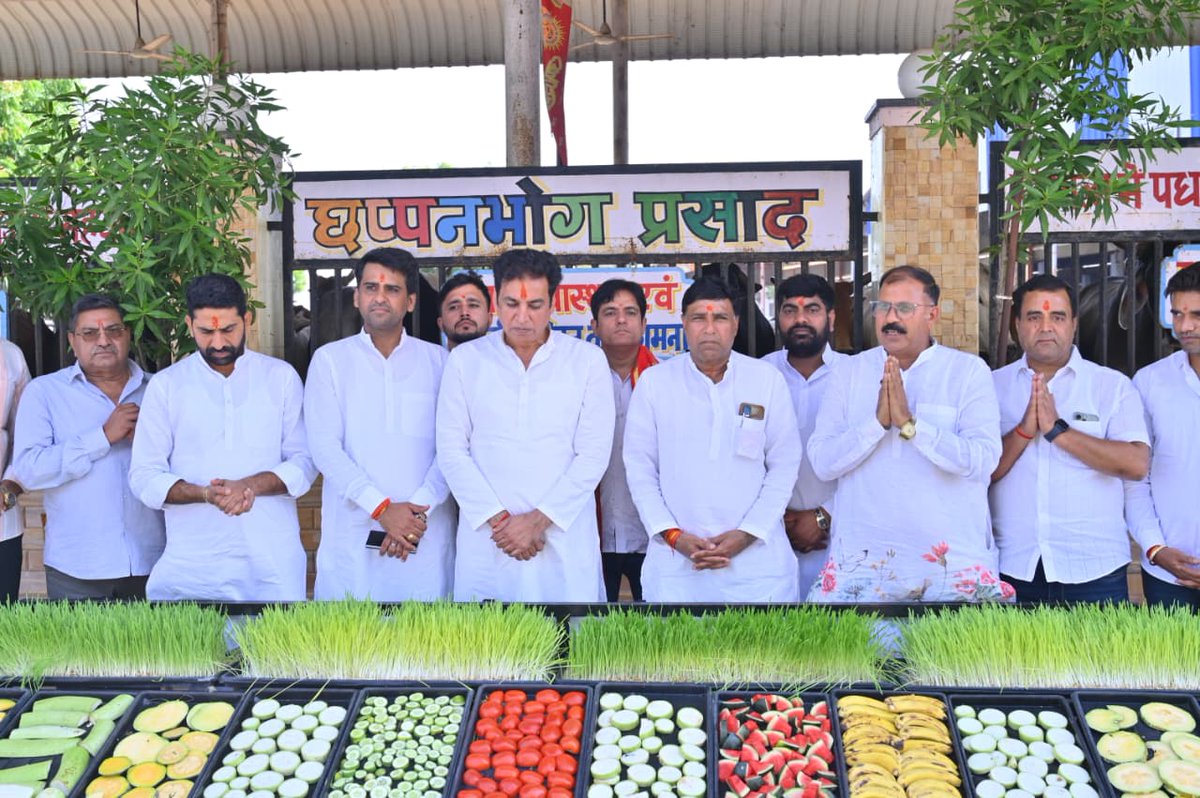 "सर्वे देवा: स्थिता देहे सर्वदेवमयी हि गौ:" 

श्री बालाजी गोशाला संस्थान, सालासर में सर्वसुखदायिनी परम पूज्य गौ माता का विधिवत पूजन कर सभी के सुख-समृद्धि और आरोग्यमय जीवन हेतु प्रार्थना की।