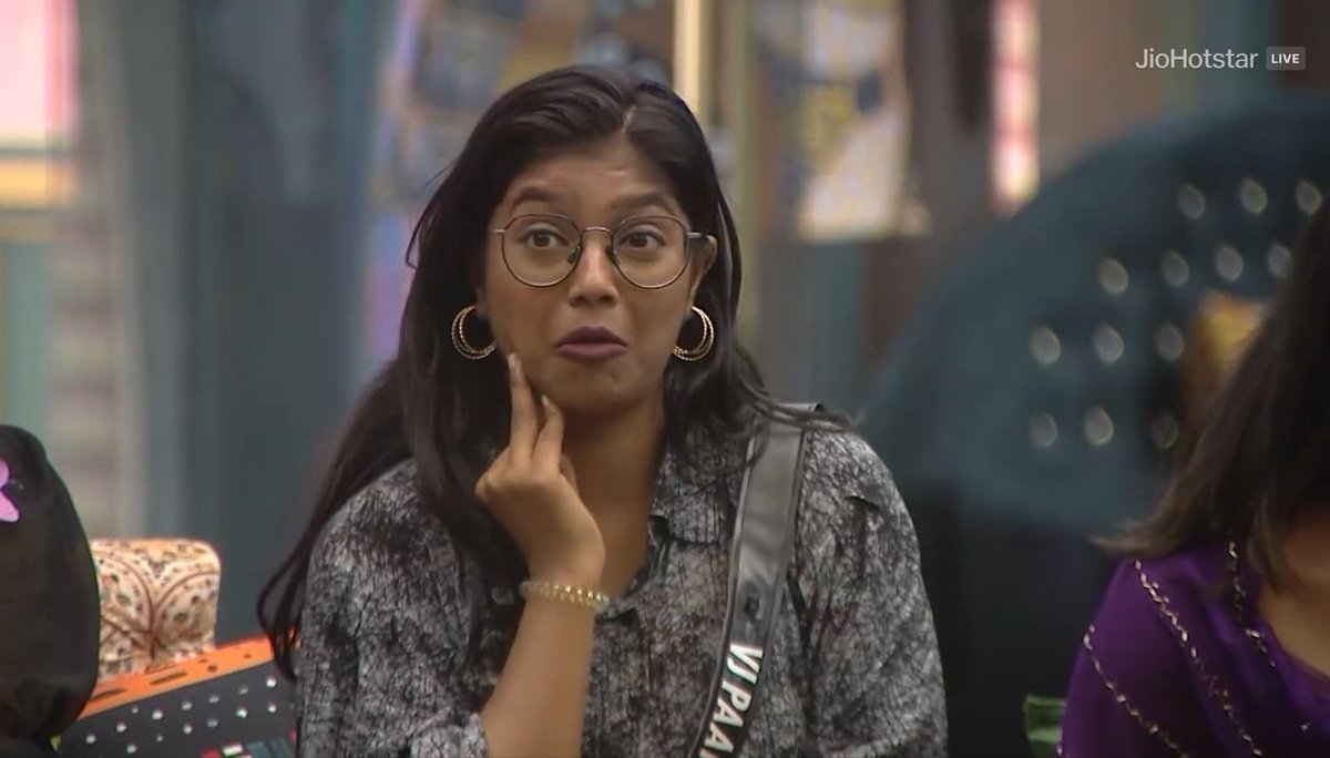 Rasigan_022's tweet image. Season 4 :: #Aari vs #Bala
Season 6 :: #Azeem vs #Vikraman
Seaosn 9 :: #Diwakar vs #VJParvathy .!?

Weekend content poradha paatha apadi thaan iruku.! 😏

#BiggBossTamil #BiggBossTamil9 #BiggBoss9Tamil #BiggBossTamilSeason9