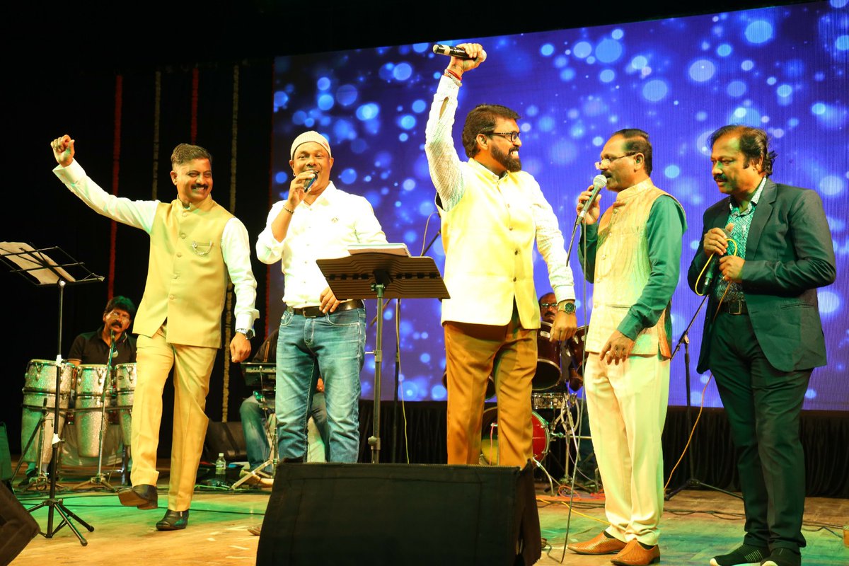 pcmcindiagovin's tweet image. विकासाचा उत्सव आणि सुरेल स्वरांची साथ! 🎵
पिंपरी चिंचवड महानगरपालिकेच्या वर्धापन दिनानिमित्त अधिकाऱ्यांनी आणि कर्मचाऱ्यांनी सादर केला अविस्मरणीय गितगायनाचा कार्यक्रम! 🌟
#pcmcpro #43yearsofpcmc #PCMC #SmartCity #PimpriChinchwad #UrbanDevelopment #CityOfProgress #PCMCAnniversary