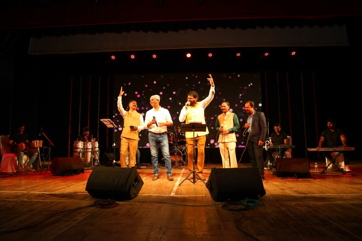 pcmcindiagovin's tweet image. विकासाचा उत्सव आणि सुरेल स्वरांची साथ! 🎵
पिंपरी चिंचवड महानगरपालिकेच्या वर्धापन दिनानिमित्त अधिकाऱ्यांनी आणि कर्मचाऱ्यांनी सादर केला अविस्मरणीय गितगायनाचा कार्यक्रम! 🌟
#pcmcpro #43yearsofpcmc #PCMC #SmartCity #PimpriChinchwad #UrbanDevelopment #CityOfProgress #PCMCAnniversary