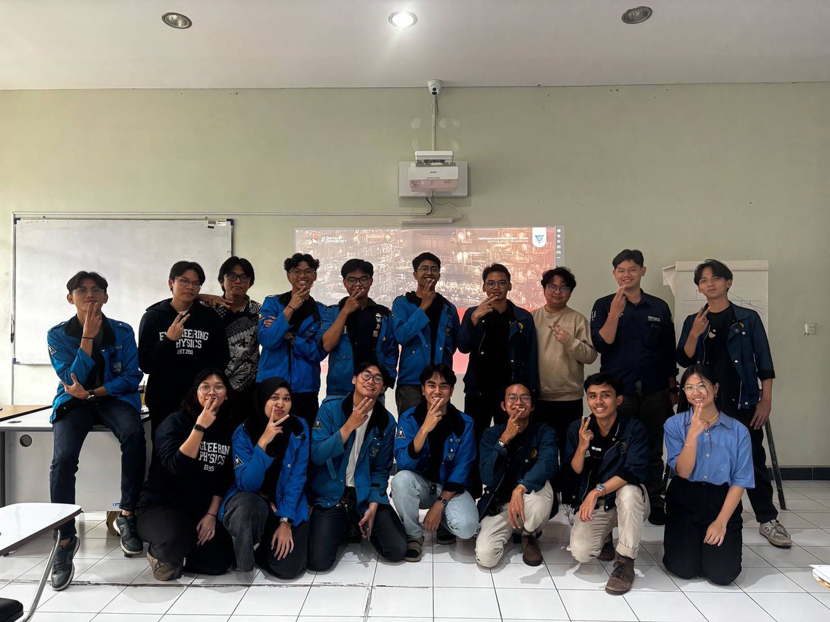 HIMAFI_ITB's tweet photo. Jadinya yang mild atau bold nih, Min @HMFT_ITB? 😁😁

Terima kasih sudah mau berdiskusi membahas instrumentasi dan kontrol, material, dan medis dengan HIMAFI ITB di acara Diskursus! https://t.co/5g7Lz1MxPt