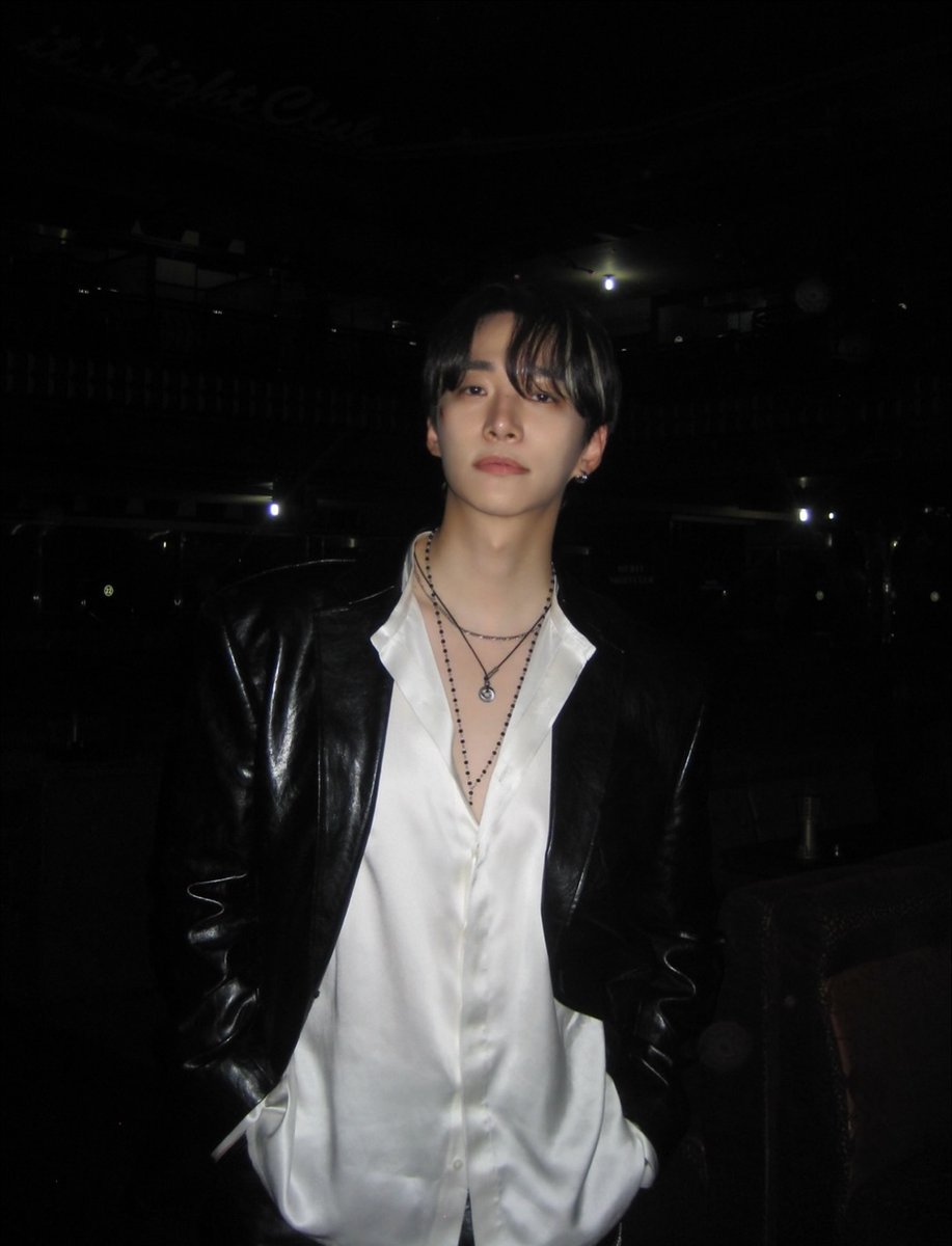 251012 포스트잊

그 시절 청춘 강태풍으로 완벽 변신 😎
오늘 밤도 <태풍상사>에서 만나요 ⸜❤︎⸝‍
instagram.com/p/DPs0TMqAar3

#tvN #태풍상사 #Typhoonfamily
#준호 #JUNHO #이준호 #LEEJUNHO