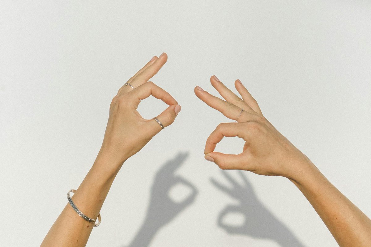 laanberca60904's tweet image. Just learned a new sign for &quot;hope&quot; in ASL!��It&apos;s amazing how expressive sign language is—each gesture tells a story. Keep practicing, everyone!��#SignLanguage #ASL #LearnEveryDay