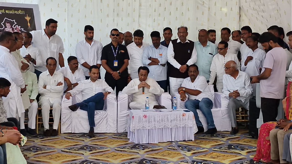 OfficeOfKNath's tweet image. आज छिंदवाड़ा ज़िले के परासिया पहुंचकर कफ सीरप पीने से मारे गए बच्चों के परिजनों से मुलाक़ात की और मृत बच्चों को श्रद्धांजलि दी।
पीड़ित परिजनों का दुख सुनकर आंखें भर आईं। यह सिर्फ़ ज़हरीला कफ सीरप पीने से हुई मृत्यु का मामला नहीं है बल्कि प्रशासनिक लापरवाही से की गई हत्याएं हैं।