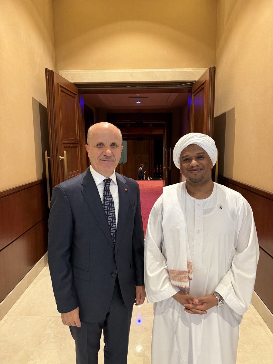 تشرفت بالمشاركة في حفل افتتاح العام الأكاديمي 2025-2026 الذي نظمه مجلس التعليم العالي التركي (YÖK) في أنقرة، وذلك بحضور فخامة الرئيس رجب طيب أردوغان وعدد من كبار المسؤولين والأكاديميين والدبلوماسيين.

يُعد هذا الحفل مناسبة مهمة تجسد رؤية تركيا في مجال التعليم العالي.