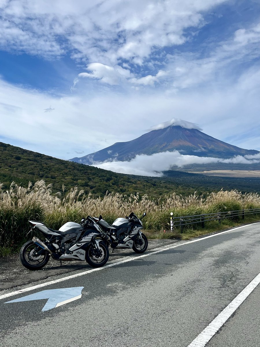 HAWAIIAN_HUSKY's tweet image. 無事カエル🐸
遊軍機のユサリ隊員が参加してくれた富士山哨戒任務は天気の不安だけでなく、朝から東名で事故渋滞となり波乱の幕開けとなりましたが、結果的に富士山をGetして素晴らしい任務となりました🫡
さてさて次はどこの任務になるのやら🤭✨
#ZX4R
#ninja