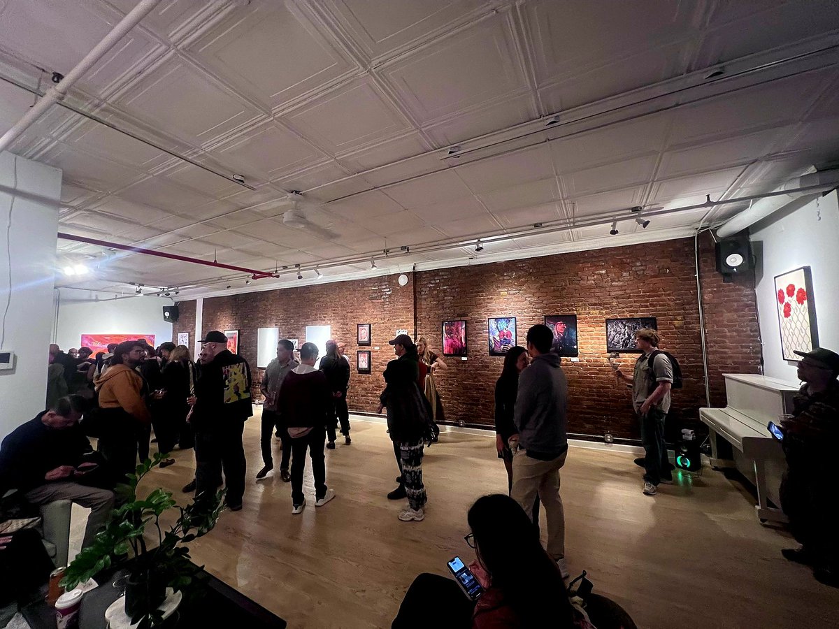 IshikaGuha2's tweet image. GM!

Sharing some photos from &apos;The Canal Street Show&apos;, New York, where the printed version of my digital work &apos;Midnight Haze&apos; was showcased alongside pieces by talented artists from around the globe.

Really thankful to the curation team for bringing this exhibition to life!