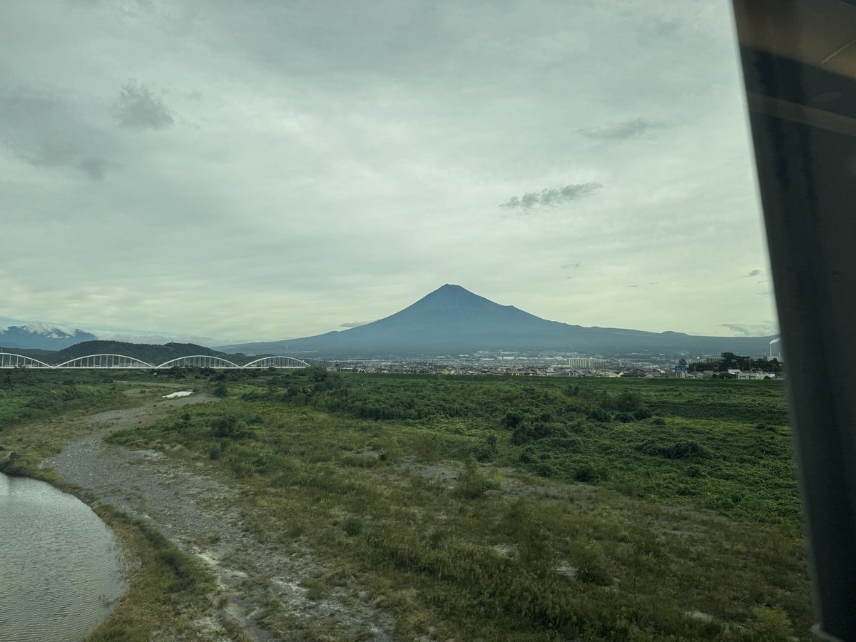 campmats's tweet photo. 出張でしか富士山見てない。来月の三連休はキャンプ行きたいけど予約取れんくね？ https://t.co/CzdSC8DwkY