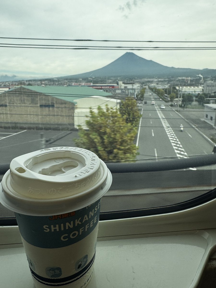 campmats's tweet photo. 出張でしか富士山見てない。来月の三連休はキャンプ行きたいけど予約取れんくね？ https://t.co/CzdSC8DwkY