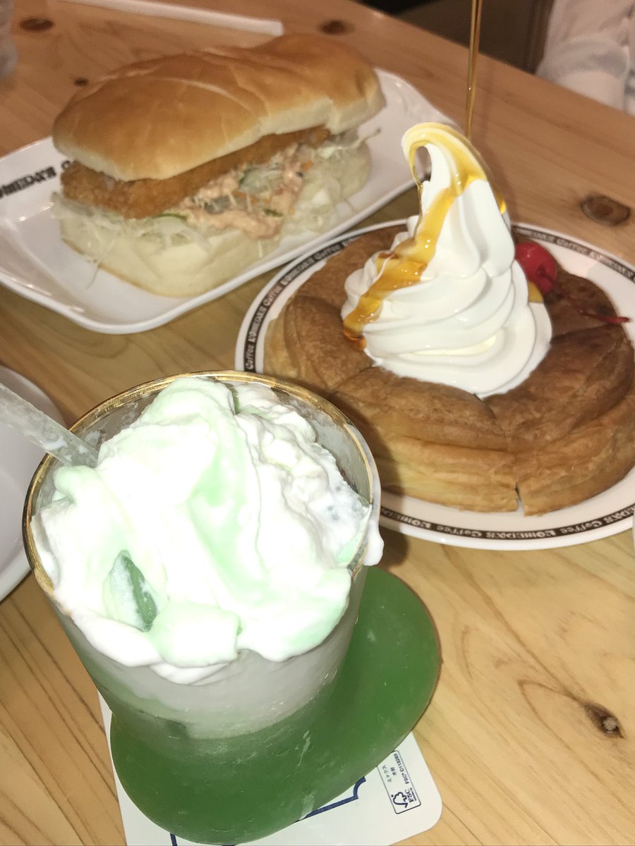 コメダでレイちゃんの構図再現してみた🥪🍦
(炭酸飲めないから飲み物は許して...)