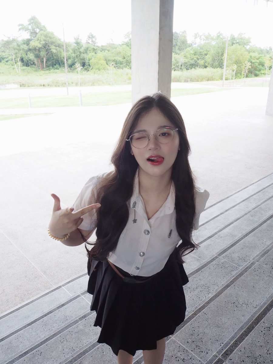 Rose_171204's tweet image. คิดท่าโพสอะไรไม่ออก ลองแลบลิ้นเพิ่มดาเมจ แข่งสู้ความสวยลูกเราดูค่ะ🤩💜✨

#플리셀카데이 #플리셀카데이 #PeuldoongieSelcaday #PLLISelcaday