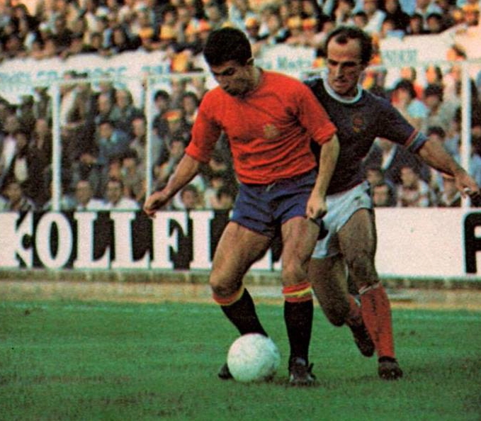 📸 Juan Gómez 'Juanito' con la camiseta de España.

🎖️ Acudió a los JJOO de Montreal 76.

📅 Ese mismo año debutó con la absoluta ante Yugoslavia, a las órdenes de Ladislao Kubala.