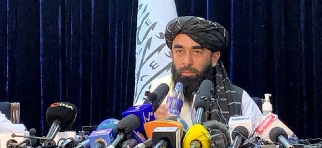 thegeo_sync's tweet image. 🚨 Afghanistan-Pakistan Border Tensions Escalate

On 12 October 2025, Afghan Taliban spokesperson Zabihullah Mujahid held a press conference in Kabul following recent Pakistani airstrikes. Key points from his briefing:

▪️ Afghanistan launched counterstrikes along the Durand Line…
