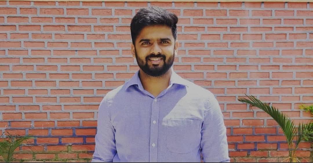 pcv1995's tweet photo. @narendramodi वाह री दुनिया! 🌍
मध्य प्रदेश के हरदा में तैनात 2019 बैच के IAS नागार्जुन बी गौड़ा पर 10 करोड़ की रिश्वत लेने का आरोप‼️
51 करोड़ का जुर्माना घटाकर सिर्फ़ 4032 रुपये करने की “मेहरबानी” के बदले में लिया गया ये तोहफ़ा 😏
वैसे जनाब एथिक्स पर मोटी-मोटी किताबें लिखते हैं, https://t.co/qXCqq2bItN