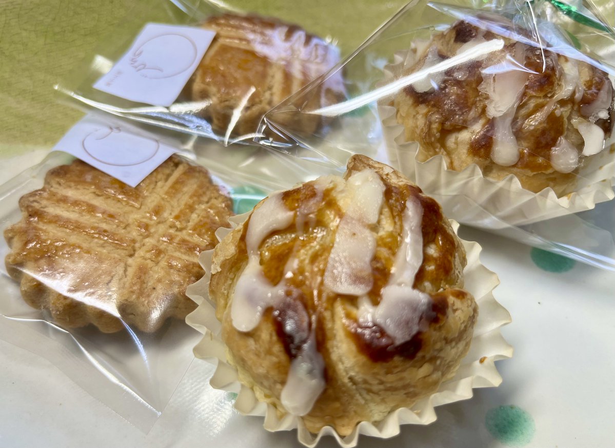 神奈川県開成町

菓子工房“ひらり”さん

どこか懐かしく やさしい

ほっこりするお菓子😊😊😊

“マロンパイ🌰”

＠瀬戸屋敷開園２０周年 SETO SAKE FESTA

instagram.com/teru_hirari/?h…

#開成町 #開成町洋菓子 #開成マルシェ #ひらり #瀬戸屋敷 #アトリエハッコ #atelierhacco #あじさいちゃんクッキー