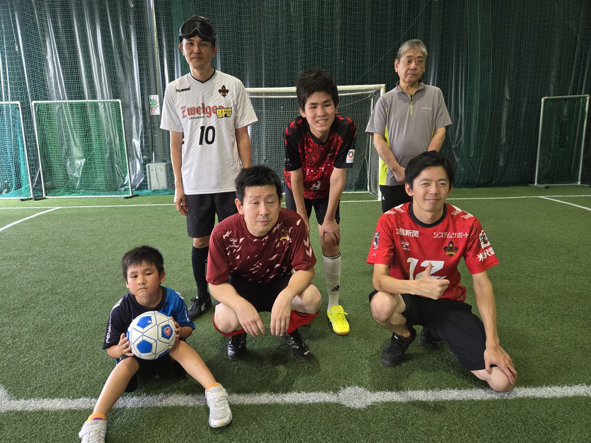 皆さんこんにちは。広報のたなようです。本日、シェア金沢にて定期練習会が行われました。今回はフィールド内を走り回って距離感を身につけるということを中心に行いました。試合ではかなりいろんな音や物、人が交差するのでこういった感覚は大事です。人生の距離感を測り損ねているたなようです。