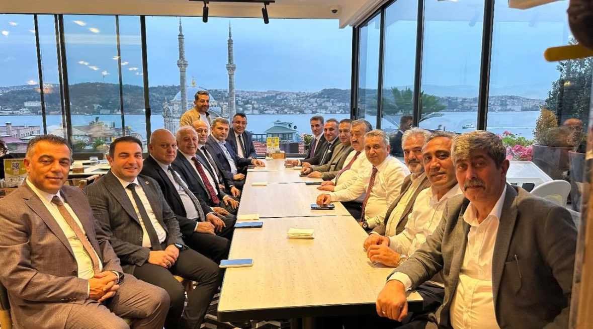 Gümüşhane Valimiz Sn Aydın Baruş, Milletvekilimiz Sn Celalettin Köse,
Gümüşhane İl, ilçe Belediye Başkanlarımız, Ticaret Odası Başkanlarımız ve Gümüşhane Üniversitesi Rektörümüz ile hasret giderdik.