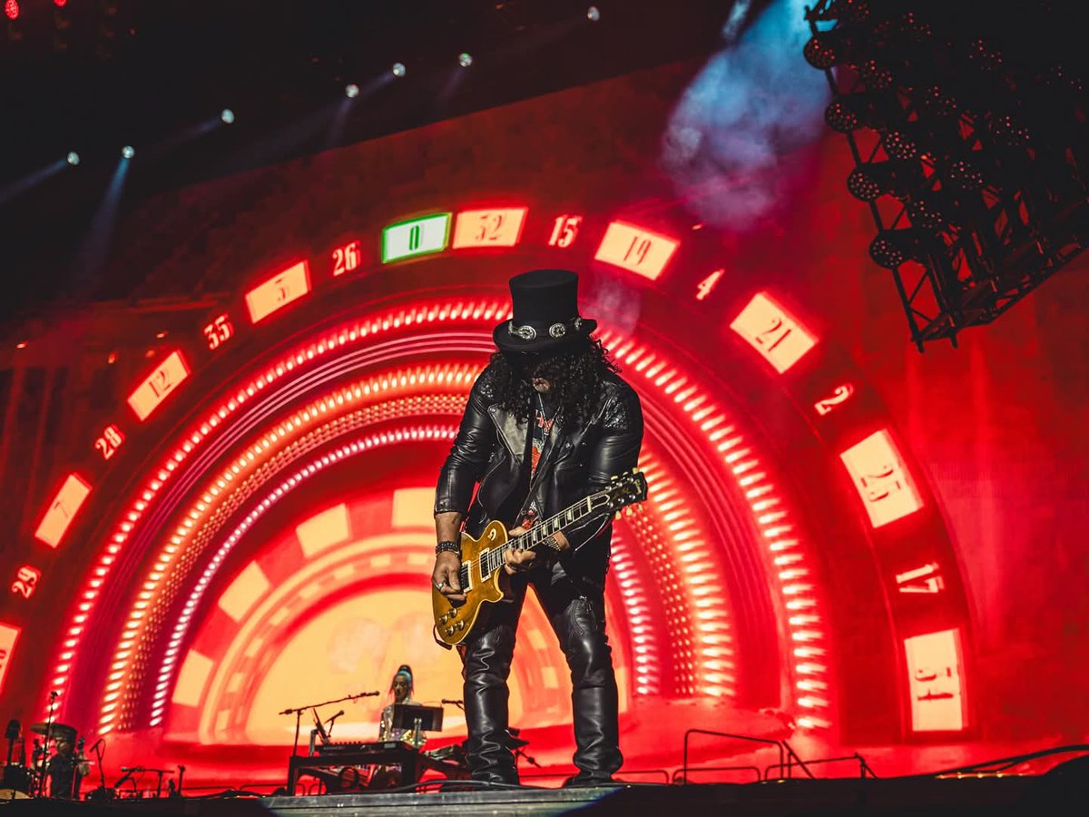 addict_slash's tweet image. October 07 2025 #colombia #bogota 🇨🇴 @slash @gunsnroses 🎩 🎸 🤘🏻 🌹 #gunsnroses #slash 📷 GNR ©️