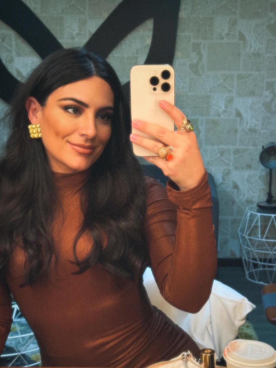 Volvemos por esta belleza <a href="/anabreco/">Ana Brenda</a> ❤️✨
#QuienEsLaMáscara #anabreco