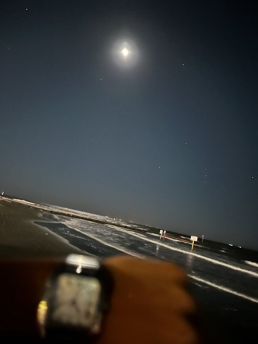 YF_Ap52's tweet photo. In a dark spot , but I still shine like the moon in the dark https://t.co/emGCnGxUk0