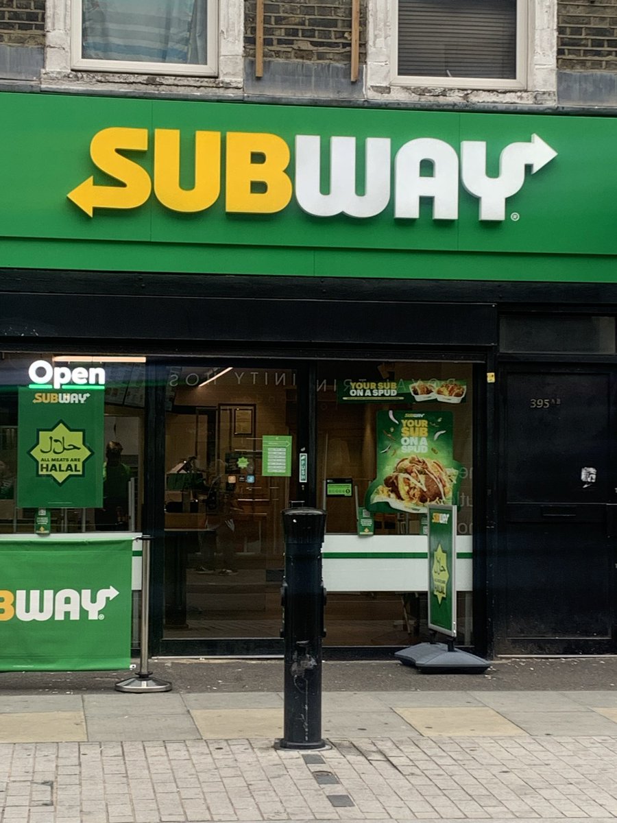 DiscoverFulham's tweet photo. North End Road, Fulham business community including Ryman stationery, British Heart Foundation, Greggs and Subway @DiscoverFulham @GreggsOfficial @SUBWAY @TheBHF @RymanStationery #Fulham #supportlocal #London #NorthEndRoad #SW6 @LBHF #shopping https://t.co/McMPwwgOl2