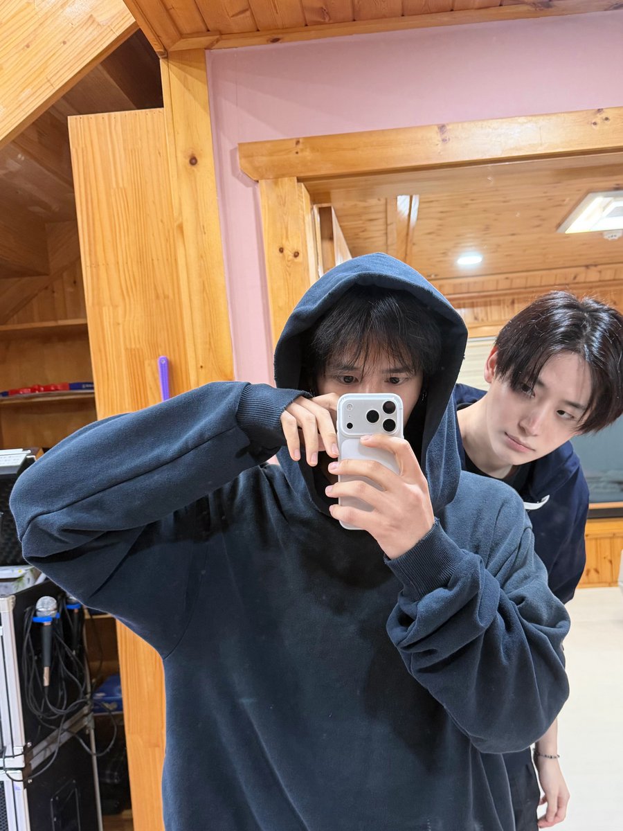 크래비티가엠티를갓다니
제발영상으로보여주세요