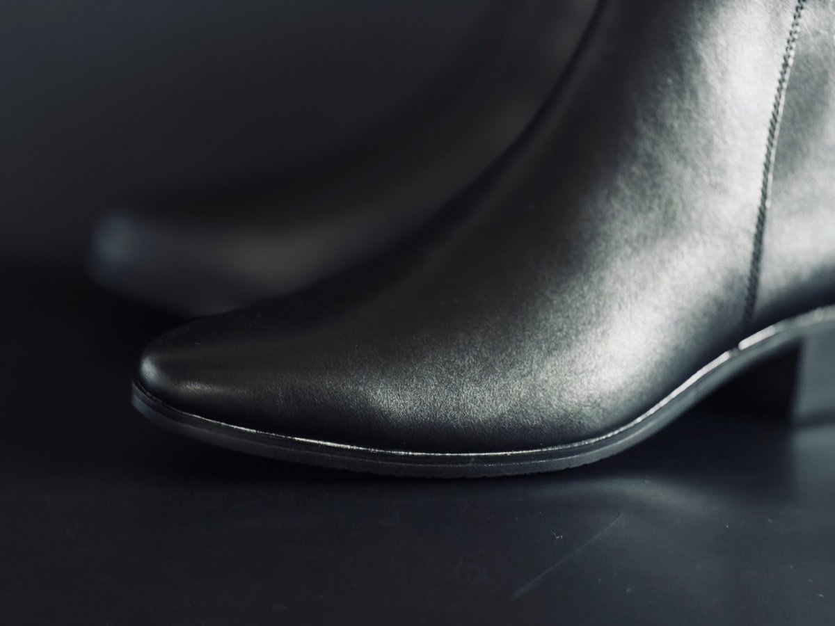 laboaoyama's tweet image. 22時新入荷
【price down 】leather heel boots 26.5-27cm
インポートサンプルのヒールブーツ、完売していましたが更にお安くご委託頂きました
5.5cmヒールと流麗なシルエット
艶やかなブラックの牛革で高級感ある仕上がり
お安いですがクオリティの高い一足
11500(taxin
今夜の更新をお楽しみに