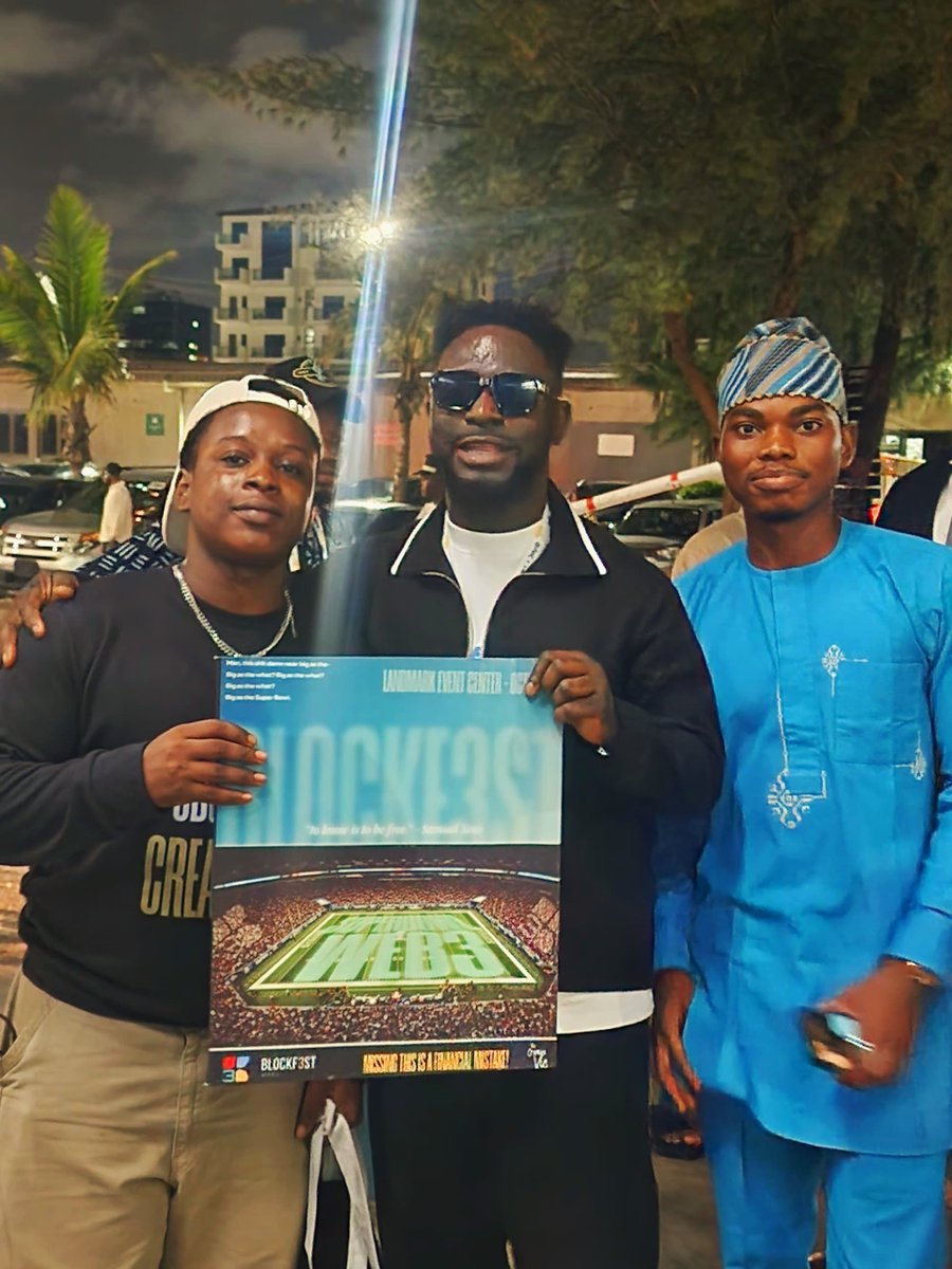 TheCreativeVic's tweet image. I attended @blockfestafrica with 3 core objectives.
-> be a walking billboard for @TheCreativeVic
-> network beyond my social battery.
-> meet @SamuelXeus and leave a lasting impression
and i believe I completed all of these objectives.
I wore my “Obsessed with Creativity”…