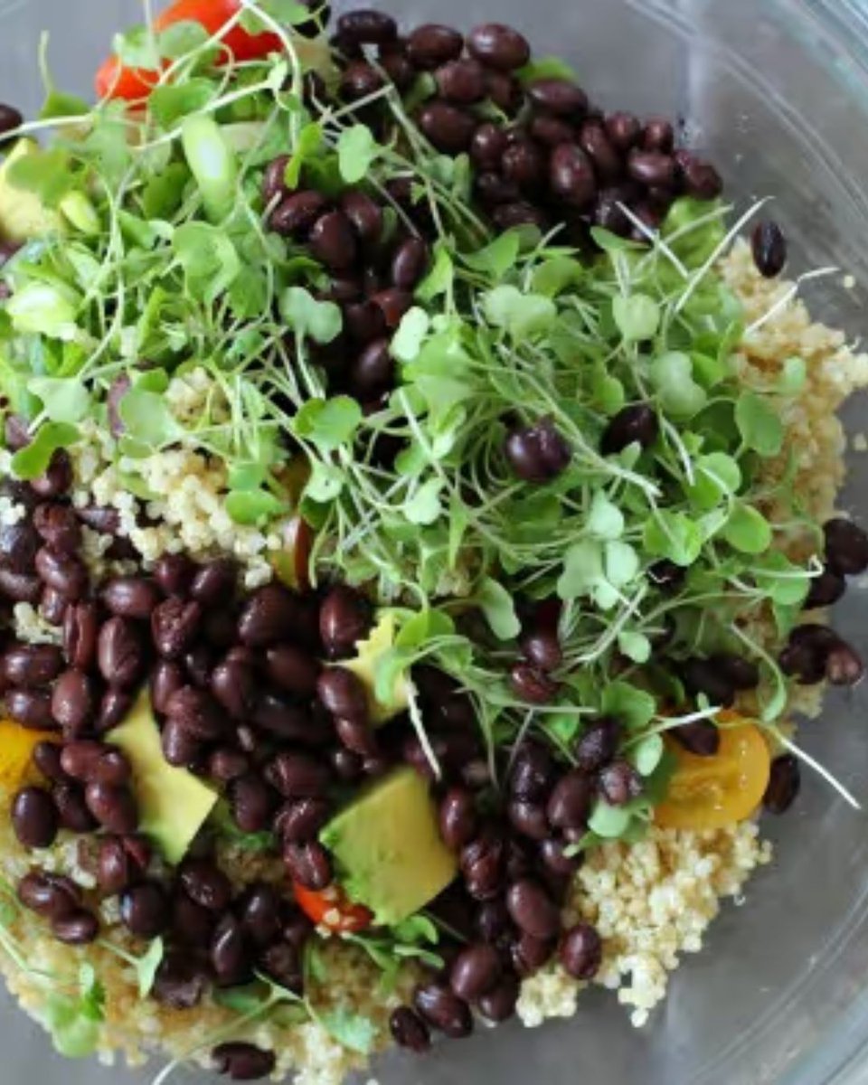 🥗 Fresh, colorful, and satisfying!
This Mediterranean Quinoa Salad brings big flavor with every bite — perfect for healthy lunches or meal prep. 🌿
👉 foodnessgracious.com/recipes/medite…

#HealthyRecipes #QuinoaSalad #MediterraneanDiet #FoodnessGracious