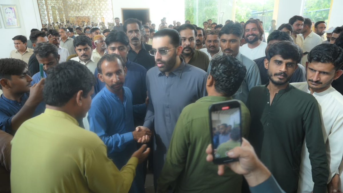 LashariAza88423's tweet image. نوجوان رہنما راول شرجیل میمن کا عوامی خدمت کا عملی مظاہرہ! 💪
عوامی مسائل کے فوری حل کے لیے ایکشن لے کر مثالی قیادت کا ثبوت دیا۔ 💚
#RawalSharjeelMemon #PPP #ActionForPeople
@rawalsharjeel