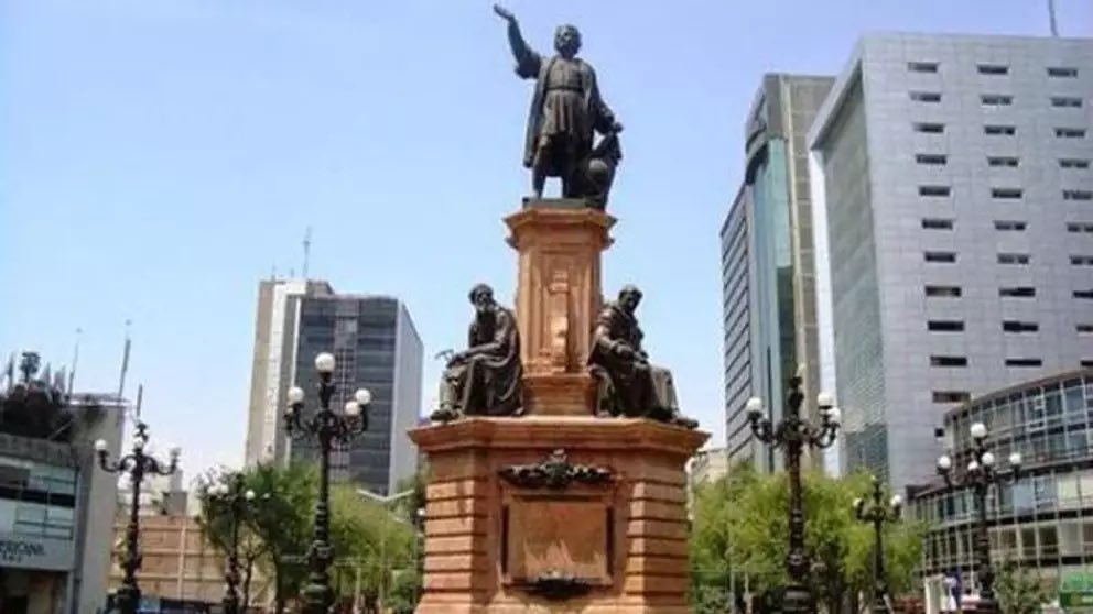 Buen domingo ☕️.
Desde la nostalgia de una ciudad que ya no existe:
¡Feliz día de la Hispanidad! para la madre patria, su fiesta nacional. 
¡Happy Columbus Day! para mi familia y amigos en  USA.
 ¡Feliz día de la Raza!  para mis compatriotas.