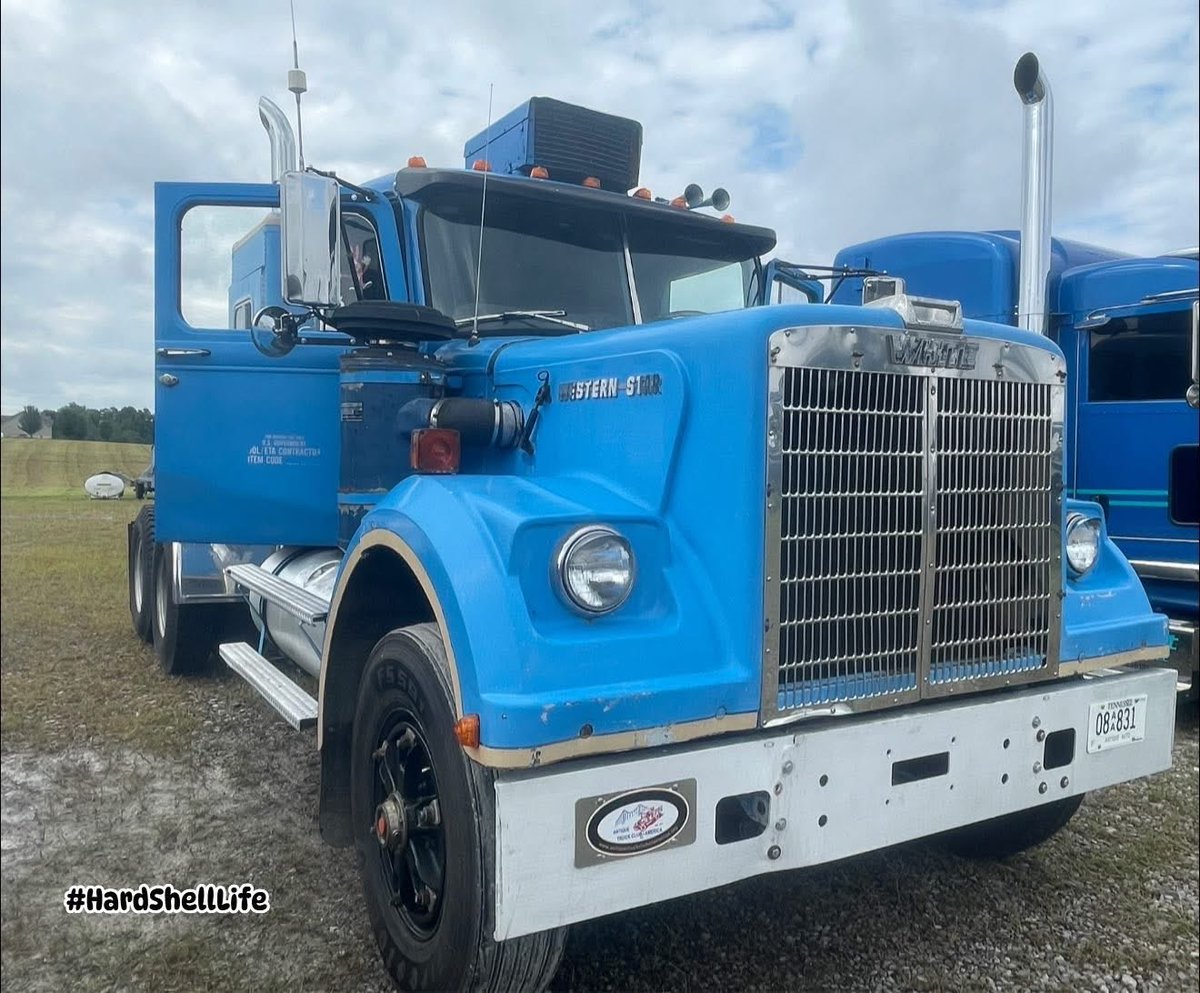 bobbi_mcgeeKY's tweet image. Original 318 Detroit, 10-speed, 1977 White Western Star. This truck was an old Air Force truck. It had very low miles,  Marshall Allen bought it. A nickel and a day at a time he’s restoring it to its original glory. #HardShellLife #westernstartrucks