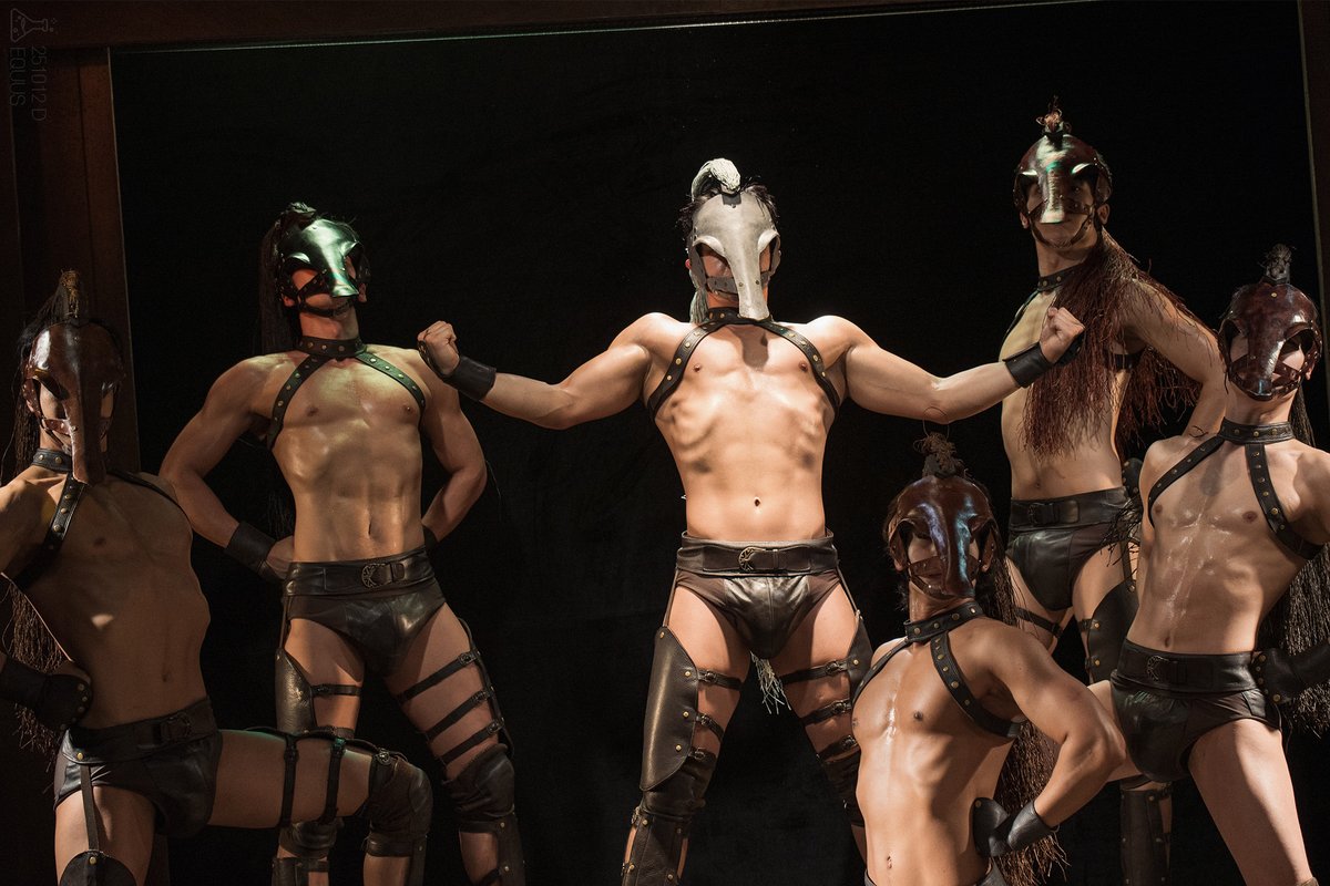 251012 낮 연극 에쿠우스 커튼콜

너젯트 役 #김명준
젊은기수 役 #신동찬
앙상블 #임대규 #최선량 #백준범 #공준호