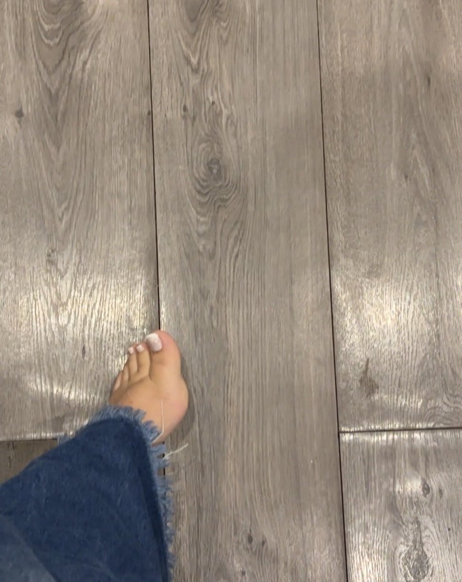 dommeee02's tweet photo. Qui veut du contenus de mes pied petit #soumis, #feetfetısh, #moneyslave me faite pas perdre mon temps faut payer avant les photos https://t.co/CSl1qJOXk5